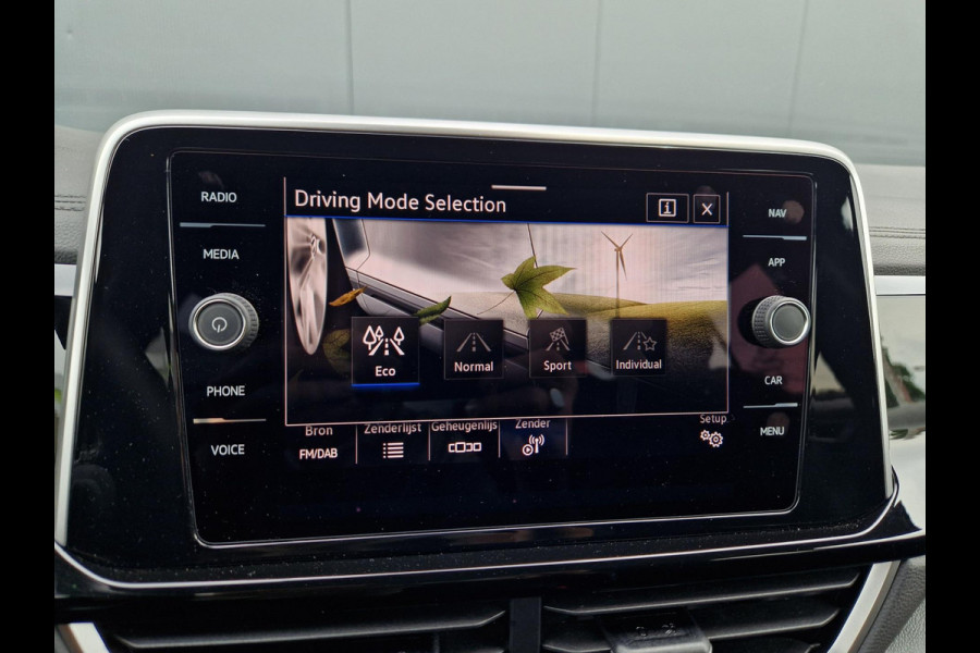 Volkswagen T-Roc 1.5 TSI 150PK DSG 3x R-Line /ACC /IQ Light /IQ Drive /Winterpakket