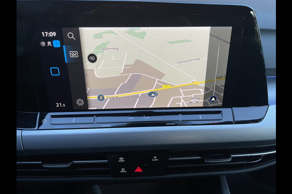 Volkswagen GOLF Variant 2.0 TDI Life Business Full options met o.a. Climate control - Cruise control adaptive - Bluetooth/Apple carplay/Android auto - Navigatie full map - Stoelverwarming en Elektrisch verstelbaar met massage functie - P