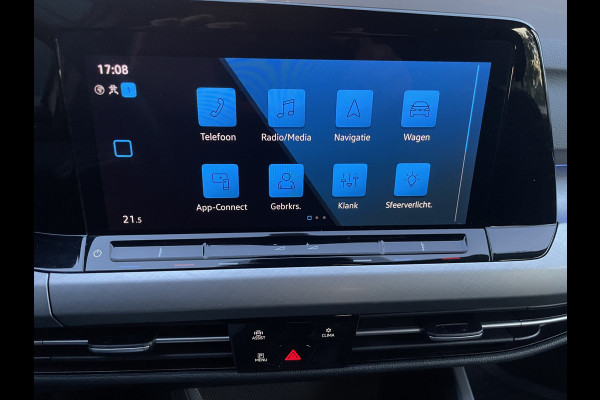 Volkswagen GOLF Variant 2.0 TDI Life Business Full options met o.a. Climate control - Cruise control adaptive - Bluetooth/Apple carplay/Android auto - Navigatie full map - Stoelverwarming en Elektrisch verstelbaar met massage functie - P