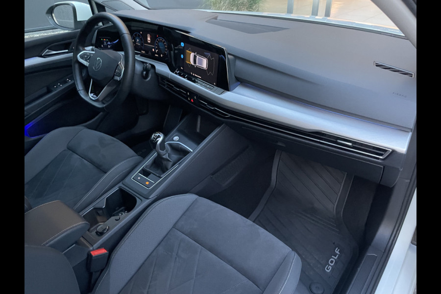 Volkswagen GOLF Variant 2.0 TDI Life Business Full options met o.a. Climate control - Cruise control adaptive - Bluetooth/Apple carplay/Android auto - Navigatie full map - Stoelverwarming en Elektrisch verstelbaar met massage functie - P