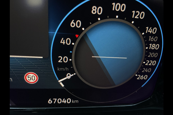 Volkswagen GOLF Variant 2.0 TDI Life Business Full options met o.a. Climate control - Cruise control adaptive - Bluetooth/Apple carplay/Android auto - Navigatie full map - Stoelverwarming en Elektrisch verstelbaar met massage functie - P