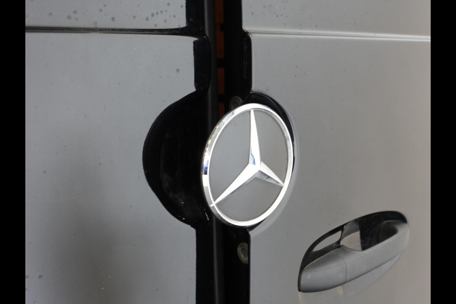 Mercedes-Benz Sprinter 1.9 CDI 315 150PK L2H2 RWD Automaat Airco Navigatie Camera 3Zits Cruise Control Mercedes-Benz Sprinter 1.9 CDI 315 150PK L2H2 RWD Automaat Airco Navigatie Camera 3Zits Cruise Control