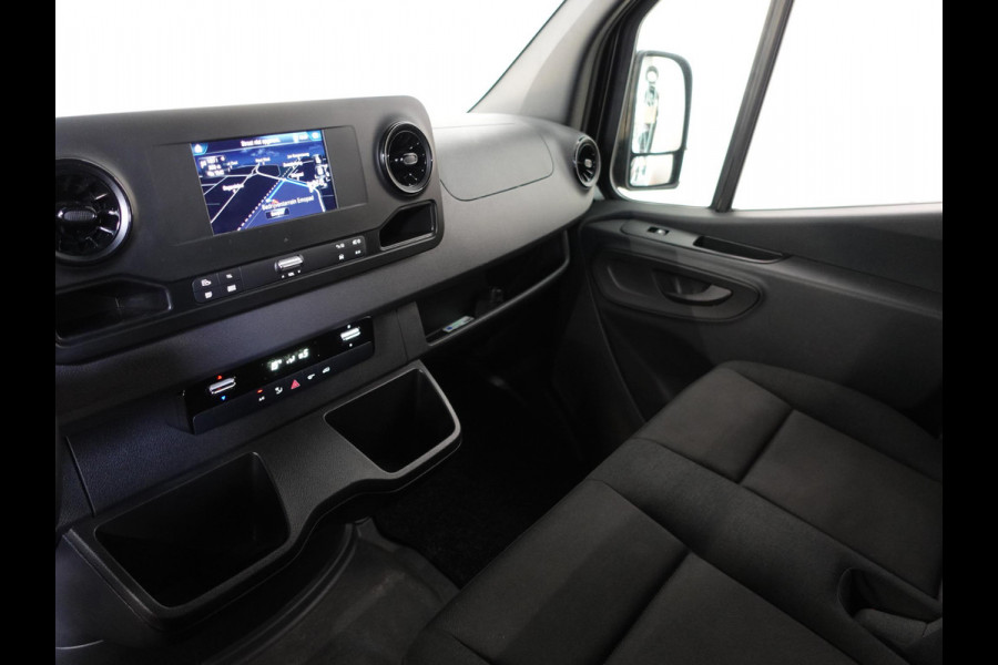 Mercedes-Benz Sprinter 1.9 CDI 315 150PK L2H2 RWD Automaat Airco Navigatie Camera 3Zits Cruise Control Mercedes-Benz Sprinter 1.9 CDI 315 150PK L2H2 RWD Automaat Airco Navigatie Camera 3Zits Cruise Control