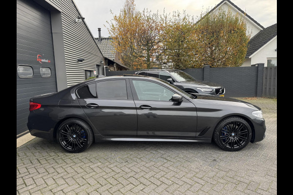 BMW 5 Serie 530d High Executive M-Sport | Panoramadak | Head-Up Display | Bowers & Wilkins | 19 Inch Lichtmetalen Velgen | BMW 5 Serie 530d High Executive M-Sport | Panoramadak | Head-Up Display | Bowers & Wilkins | 19 Inch Lichtmetalen Velgen |