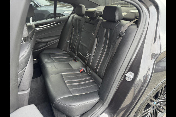 BMW 5 Serie 530d High Executive M-Sport | Panoramadak | Head-Up Display | Bowers & Wilkins | 19 Inch Lichtmetalen Velgen | BMW 5 Serie 530d High Executive M-Sport | Panoramadak | Head-Up Display | Bowers & Wilkins | 19 Inch Lichtmetalen Velgen |