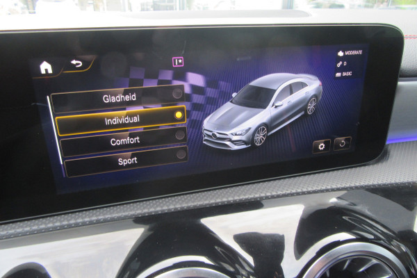 Mercedes-Benz CLA-Klasse AMG 35 4MATIC, Distronic Plus, Panoramadak Mercedes-Benz CLA-Klasse AMG 35 4MATIC, Distronic Plus, Panoramadak