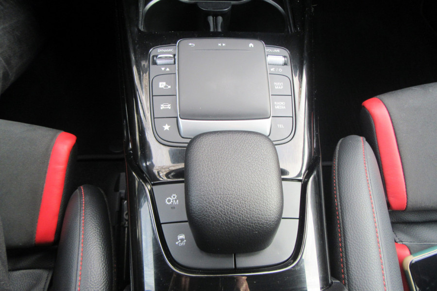 Mercedes-Benz CLA-Klasse AMG 35 4MATIC, Distronic Plus, Panoramadak Mercedes-Benz CLA-Klasse AMG 35 4MATIC, Distronic Plus, Panoramadak