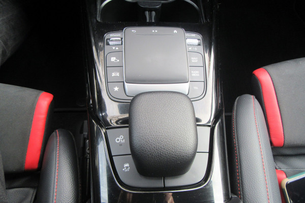 Mercedes-Benz CLA-Klasse AMG 35 4MATIC, Distronic Plus, Panoramadak Mercedes-Benz CLA-Klasse AMG 35 4MATIC, Distronic Plus, Panoramadak