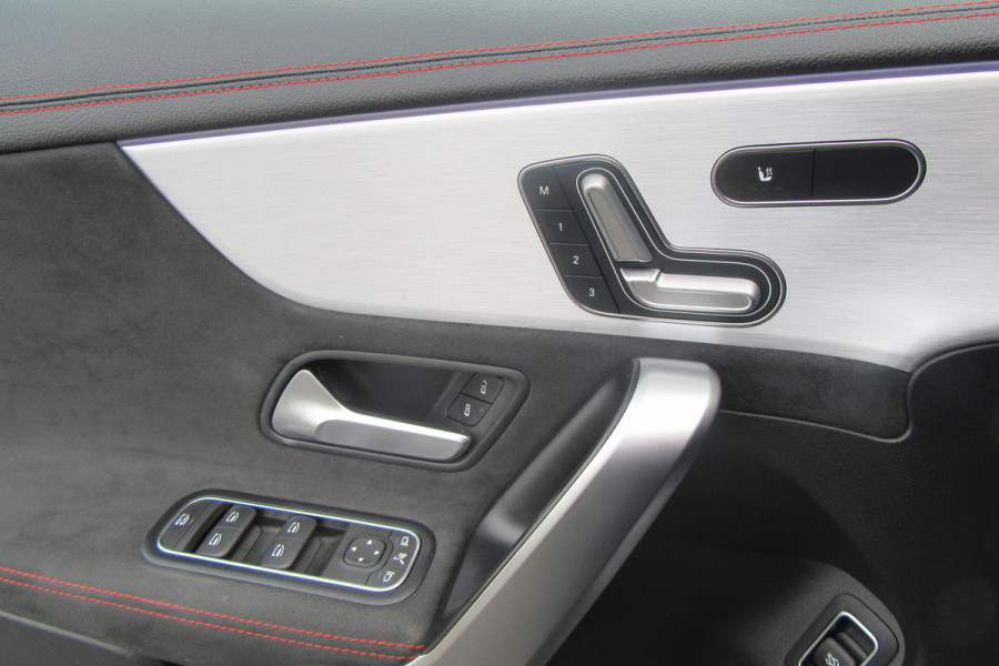 Mercedes-Benz CLA-Klasse AMG 35 4MATIC, Distronic Plus, Panoramadak Mercedes-Benz CLA-Klasse AMG 35 4MATIC, Distronic Plus, Panoramadak