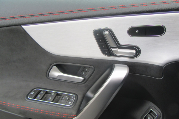 Mercedes-Benz CLA-Klasse AMG 35 4MATIC, Distronic Plus, Panoramadak Mercedes-Benz CLA-Klasse AMG 35 4MATIC, Distronic Plus, Panoramadak