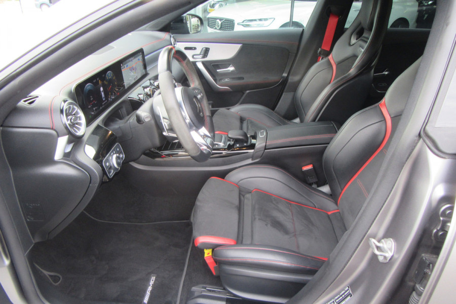 Mercedes-Benz CLA-Klasse AMG 35 4MATIC, Distronic Plus, Panoramadak Mercedes-Benz CLA-Klasse AMG 35 4MATIC, Distronic Plus, Panoramadak