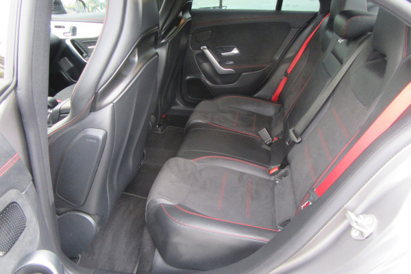 Mercedes-Benz CLA-Klasse AMG 35 4MATIC, Distronic Plus, Panoramadak Mercedes-Benz CLA-Klasse AMG 35 4MATIC, Distronic Plus, Panoramadak