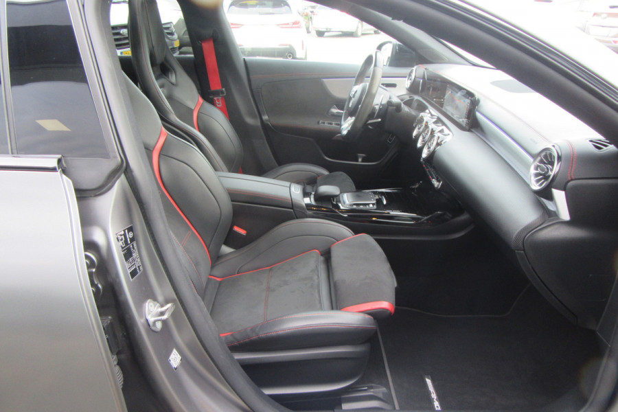 Mercedes-Benz CLA-Klasse AMG 35 4MATIC, Distronic Plus, Panoramadak Mercedes-Benz CLA-Klasse AMG 35 4MATIC, Distronic Plus, Panoramadak