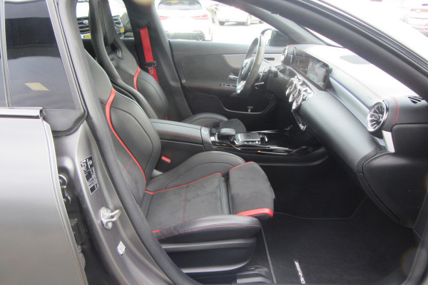 Mercedes-Benz CLA-Klasse AMG 35 4MATIC, Distronic Plus, Panoramadak Mercedes-Benz CLA-Klasse AMG 35 4MATIC, Distronic Plus, Panoramadak