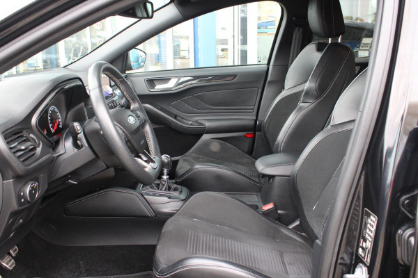 Ford Focus 2.3 EcoBoost ST-3 280pk | Launch Control | Winter Pack | Adaptive LED | Achteruitrijcamera | HUD |