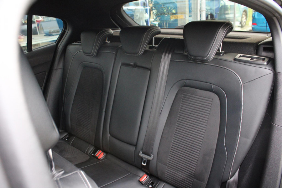 Ford Focus 2.3 EcoBoost ST-3 280pk | Launch Control | Winter Pack | Adaptive LED | Achteruitrijcamera | HUD |