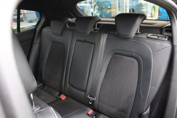 Ford Focus 2.3 EcoBoost ST-3 280pk | Launch Control | Winter Pack | Adaptive LED | Achteruitrijcamera | HUD |