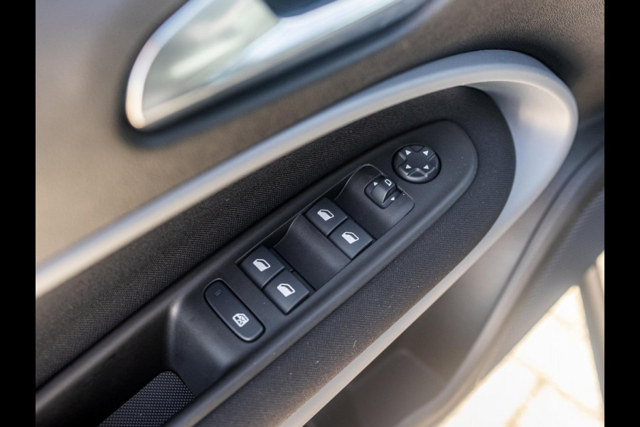 Jeep Avenger Business Edition 54 kWh | Uit voorraad leverbaar | 17% Bijtelling | Winter Pack | Warmtepomp | Apple Carplay | Clima | Keyless | Adapt. Cruise | 17" | Camera