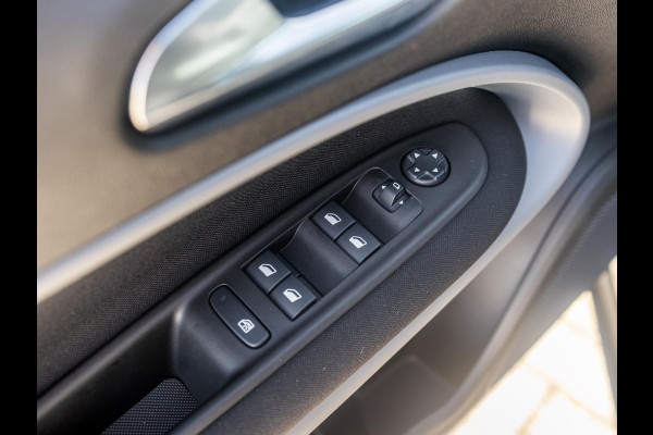 Jeep Avenger Business Edition 54 kWh | Uit voorraad leverbaar | 17% Bijtelling | Winter Pack | Warmtepomp | Apple Carplay | Clima | Keyless | Adapt. Cruise | 17" | Camera