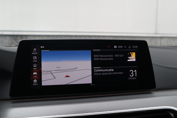 BMW 5 Serie Touring 520i High Executive M-Sport Leder dashboard / Pano / Individual / Camera / 19inch