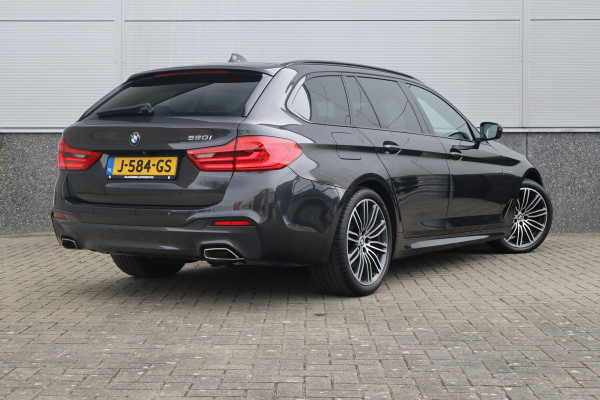 BMW 5 Serie Touring 520i High Executive M-Sport Leder dashboard / Pano / Individual / Camera / 19inch