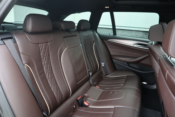 BMW 5 Serie Touring 520i High Executive M-Sport Leder dashboard / Pano / Individual / Camera / 19inch