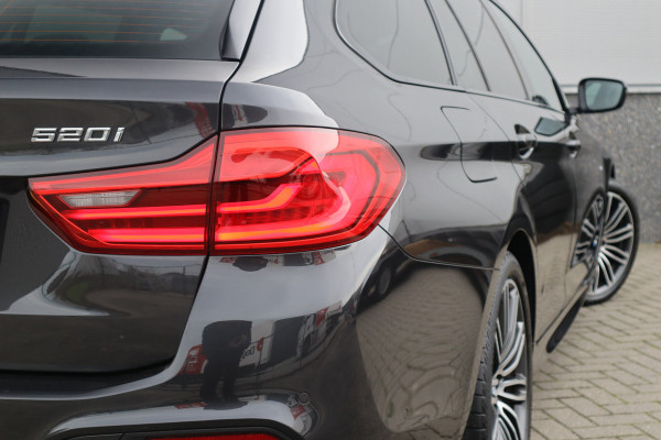 BMW 5 Serie Touring 520i High Executive M-Sport Leder dashboard / Pano / Individual / Camera / 19inch