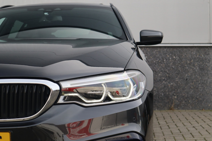 BMW 5 Serie Touring 520i High Executive M-Sport Leder dashboard / Pano / Individual / Camera / 19inch