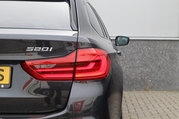 BMW 5 Serie Touring 520i High Executive M-Sport Leder dashboard / Pano / Individual / Camera / 19inch