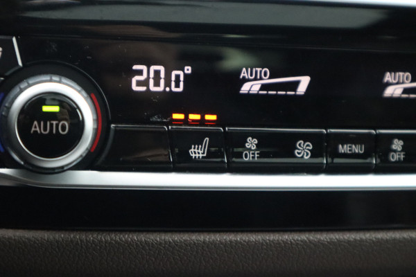 BMW 5 Serie Touring 520i High Executive M-Sport Leder dashboard / Pano / Individual / Camera / 19inch