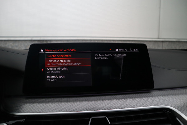 BMW 5 Serie Touring 520i High Executive M-Sport Leder dashboard / Pano / Individual / Camera / 19inch