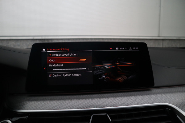 BMW 5 Serie Touring 520i High Executive M-Sport Leder dashboard / Pano / Individual / Camera / 19inch