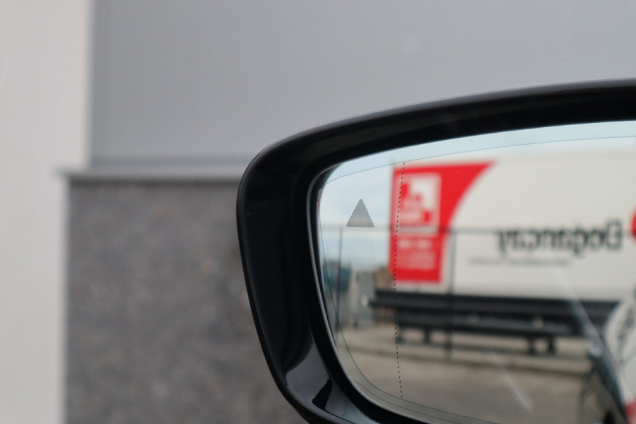 BMW 5 Serie Touring 520i High Executive M-Sport Leder dashboard / Pano / Individual / Camera / 19inch