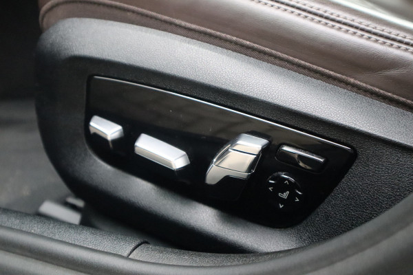 BMW 5 Serie Touring 520i High Executive M-Sport Leder dashboard / Pano / Individual / Camera / 19inch