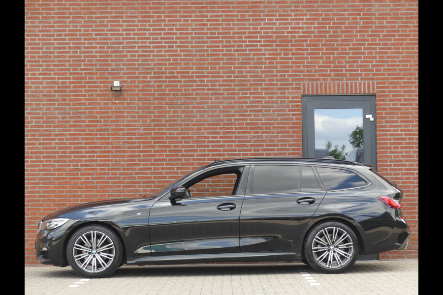 BMW 3 Serie Touring 320d M-Pakket Panoramadak/Trekhaak/LED