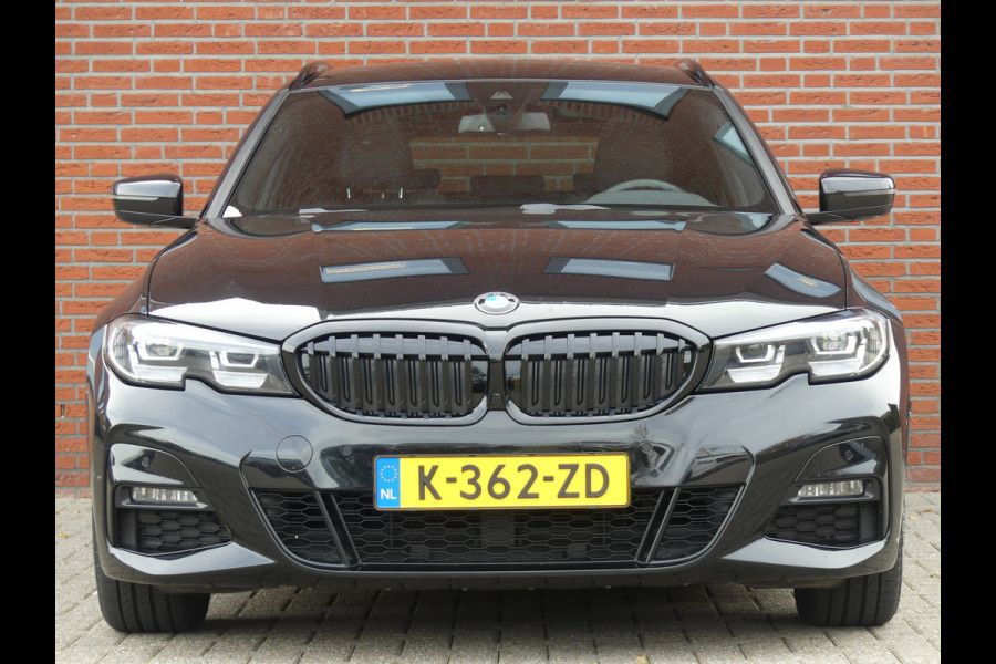 BMW 3 Serie Touring 320d M-Pakket Panoramadak/Trekhaak/LED