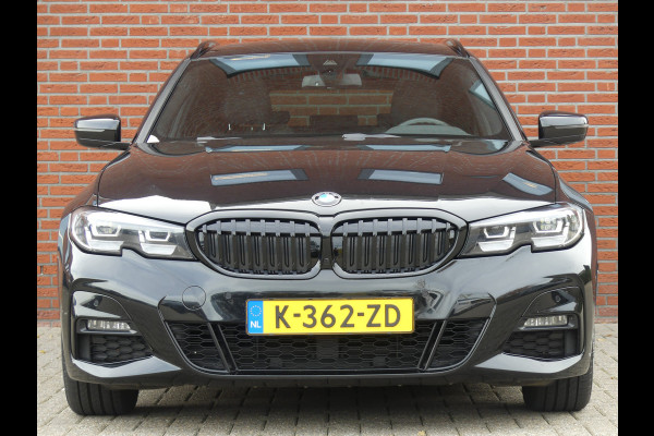 BMW 3 Serie Touring 320d M-Pakket Panoramadak/Trekhaak/LED