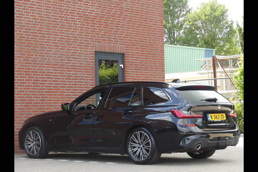 BMW 3 Serie Touring 320d M-Pakket Panoramadak/Trekhaak/LED