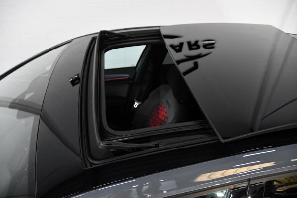 Volkswagen Golf 2.0 TSI GTI TCR pano blindspot Akrapovic