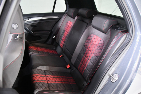 Volkswagen Golf 2.0 TSI GTI TCR pano blindspot Akrapovic