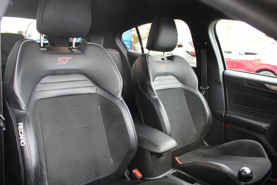 Ford Focus 2.3 EcoBoost ST-3 280pk | Launch Control | Winter Pack | Adaptive LED | Achteruitrijcamera | HUD |