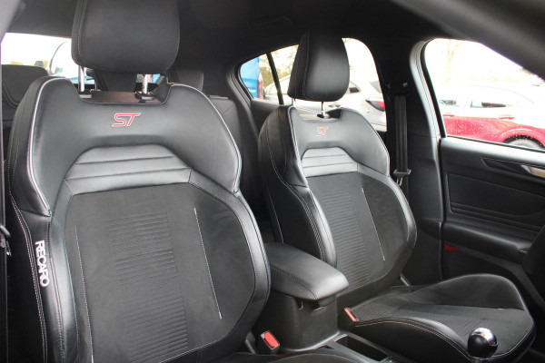 Ford Focus 2.3 EcoBoost ST-3 280pk | Launch Control | Winter Pack | Adaptive LED | Achteruitrijcamera | HUD |