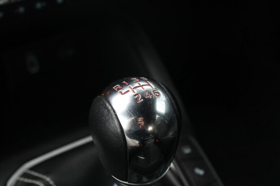 Ford Focus 2.3 EcoBoost ST-3 280pk | Launch Control | Winter Pack | Adaptive LED | Achteruitrijcamera | HUD |