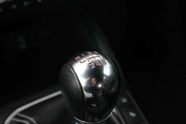 Ford Focus 2.3 EcoBoost ST-3 280pk | Launch Control | Winter Pack | Adaptive LED | Achteruitrijcamera | HUD |