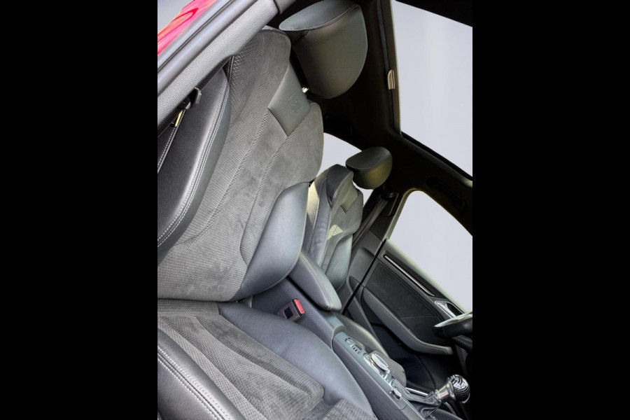Audi A3 Limousine 35 TFSI S edition, 2x S-LINE, panoramadak , 19 inch, 1/2 lederen sportinterieur , achteruitrijcamera ,vol opties