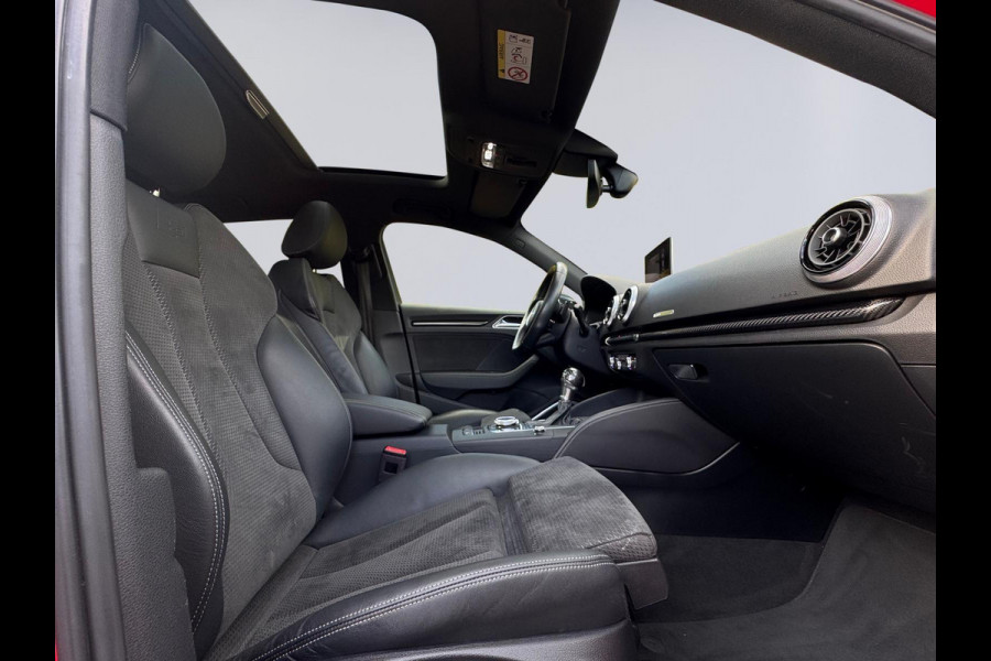 Audi A3 Limousine 35 TFSI S edition, 2x S-LINE, panoramadak , 19 inch, 1/2 lederen sportinterieur , achteruitrijcamera ,vol opties