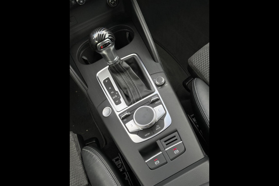 Audi A3 Limousine 35 TFSI S edition, 2x S-LINE, panoramadak , 19 inch, 1/2 lederen sportinterieur , achteruitrijcamera ,vol opties