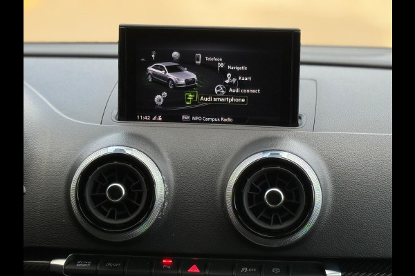 Audi A3 Limousine 35 TFSI S edition, 2x S-LINE, panoramadak , 19 inch, 1/2 lederen sportinterieur , achteruitrijcamera ,vol opties