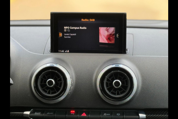 Audi A3 Limousine 35 TFSI S edition, 2x S-LINE, panoramadak , 19 inch, 1/2 lederen sportinterieur , achteruitrijcamera ,vol opties