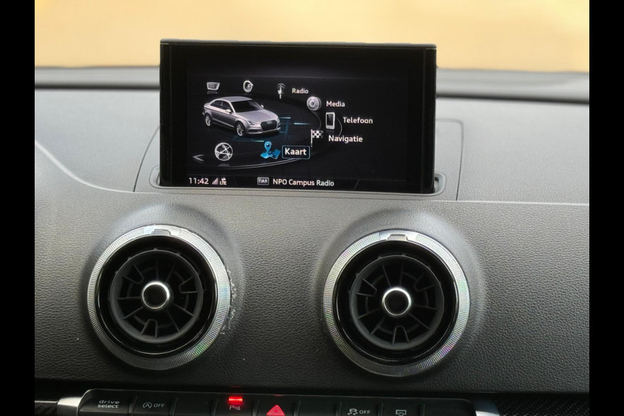 Audi A3 Limousine 35 TFSI S edition, 2x S-LINE, panoramadak , 19 inch, 1/2 lederen sportinterieur , achteruitrijcamera ,vol opties